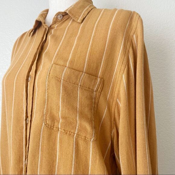 American Eagle Front Tie Striped Button Down Women’s Shirt - Picture 3 of 10
